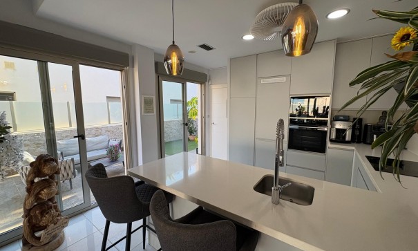 Videresalg - Fritliggende villa -
Orihuela Costa - Villamartín