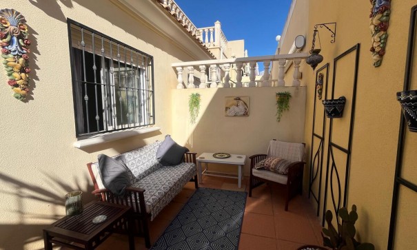 Sale - Town house -
Algorfa