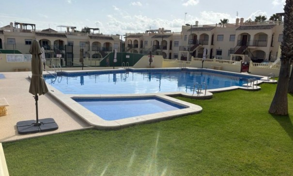 Sale - Town house -
Algorfa