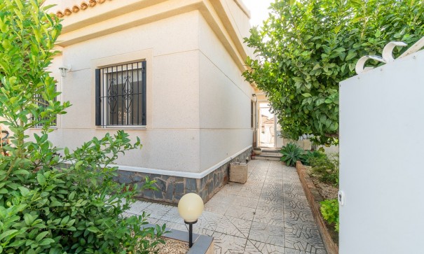 Sale - Town house -
Pilar de la Horadada - Pinar de Campoverde