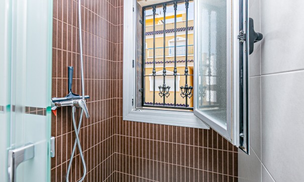 Herverkoop - Stadswoning -
Guardamar del Segura