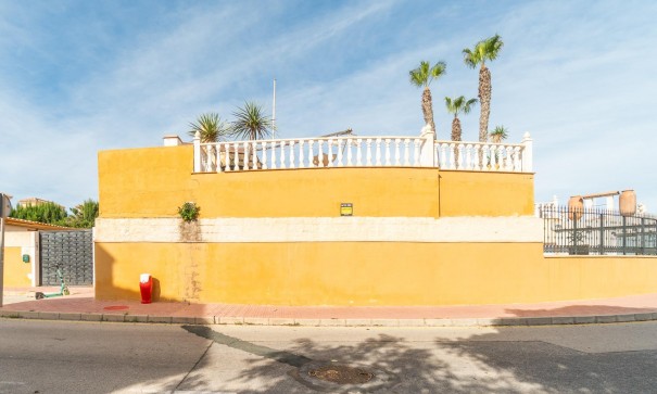 Resale - Freistehende Villa -
Torrevieja - Los altos