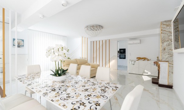 Videresalg - Byhus -
Torrevieja - Punta prima