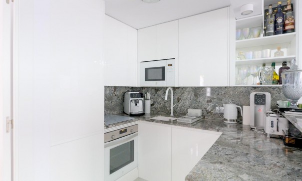 Videresalg - Byhus -
Torrevieja - Punta prima