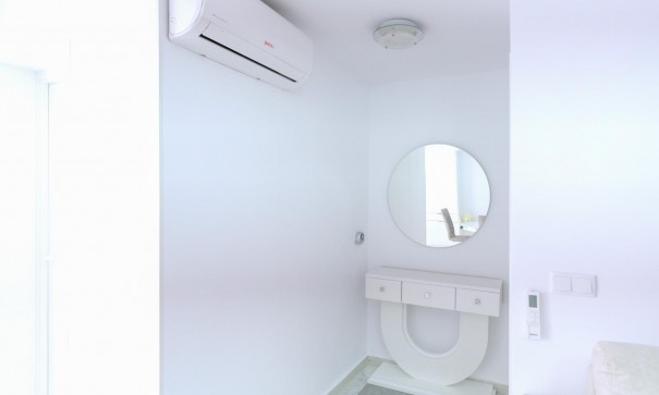 Videresalg - Byhus -
Torrevieja - Punta prima