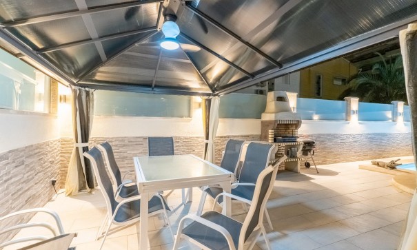 Videresalg - Byhus -
Torrevieja - Punta prima