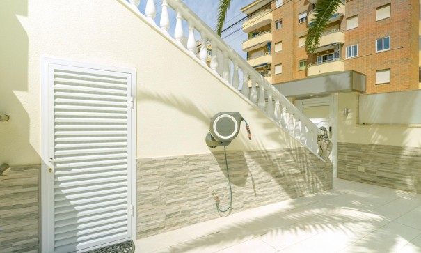 Videresalg - Byhus -
Torrevieja - Punta prima