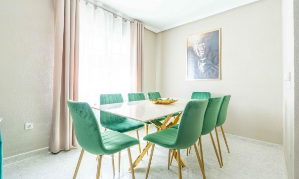 Återförsäljning - Fristående villa -
Orihuela Costa - Punta Prima