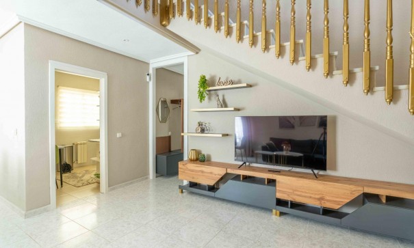 Återförsäljning - Fristående villa -
Orihuela Costa - Punta Prima