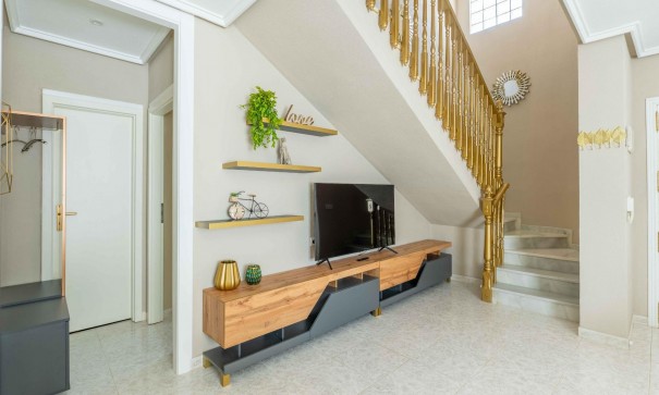 Återförsäljning - Fristående villa -
Orihuela Costa - Punta Prima