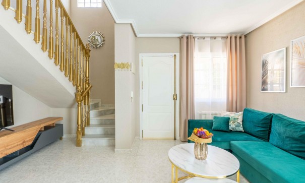 Återförsäljning - Fristående villa -
Orihuela Costa - Punta Prima