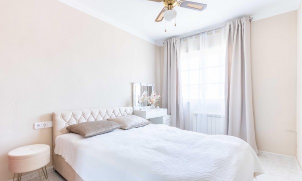 Återförsäljning - Fristående villa -
Orihuela Costa - Punta Prima