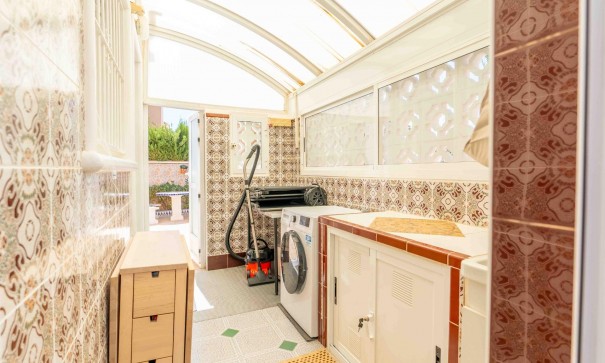 Återförsäljning - Fristående villa -
Orihuela Costa - Punta Prima