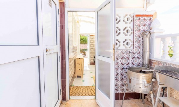 Återförsäljning - Fristående villa -
Orihuela Costa - Punta Prima