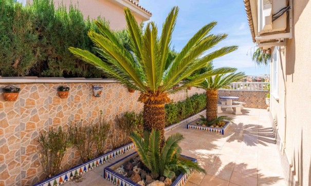 Återförsäljning - Fristående villa -
Orihuela Costa - Punta Prima