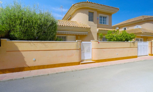 Återförsäljning - Fristående villa -
Orihuela Costa - Punta Prima