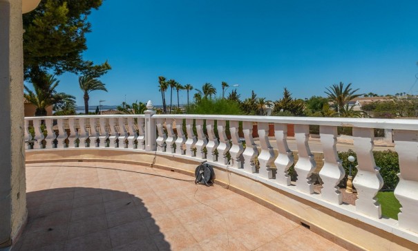 Herverkoop - Vrijstaande Villa -
Torrevieja - La Siesta - El Salado - Torreta
