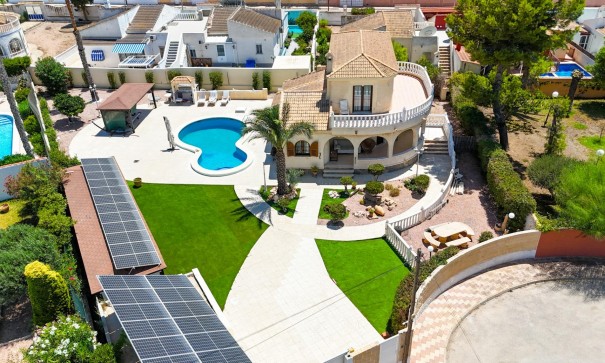 Herverkoop - Vrijstaande Villa -
Torrevieja - La Siesta - El Salado - Torreta