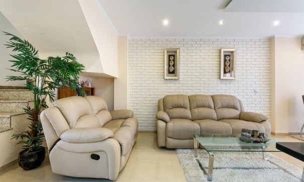 Herverkoop - Rijtjeshuis / Stadswoning -
Torrevieja - Aguas Nuevas