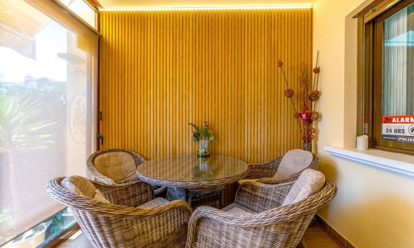 Herverkoop - Rijtjeshuis / Stadswoning -
Torrevieja - Aguas Nuevas