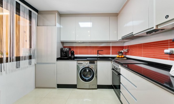 Herverkoop - Rijtjeshuis / Stadswoning -
Torrevieja - Aguas Nuevas