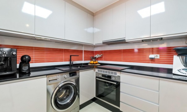 Herverkoop - Rijtjeshuis / Stadswoning -
Torrevieja - Aguas Nuevas