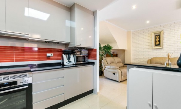 Herverkoop - Rijtjeshuis / Stadswoning -
Torrevieja - Aguas Nuevas