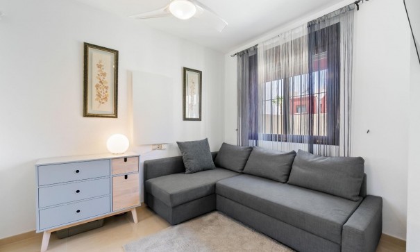 Herverkoop - Rijtjeshuis / Stadswoning -
Torrevieja - Aguas Nuevas