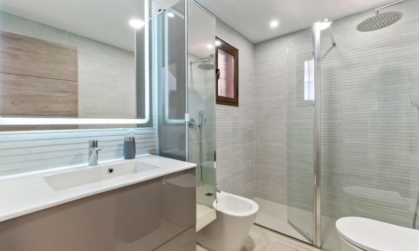 Herverkoop - Rijtjeshuis / Stadswoning -
Torrevieja - Aguas Nuevas