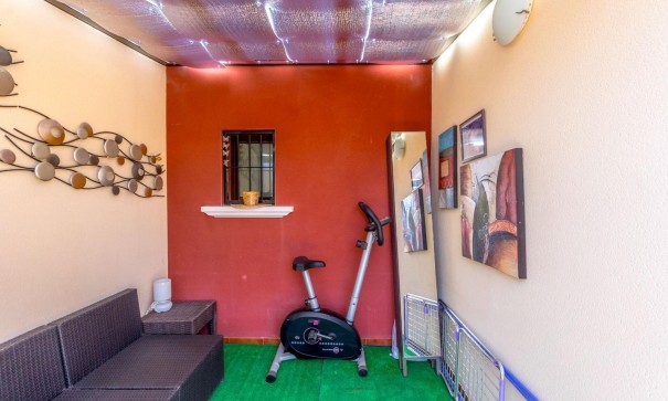 Herverkoop - Rijtjeshuis / Stadswoning -
Torrevieja - Aguas Nuevas