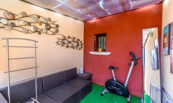 Herverkoop - Rijtjeshuis / Stadswoning -
Torrevieja - Aguas Nuevas