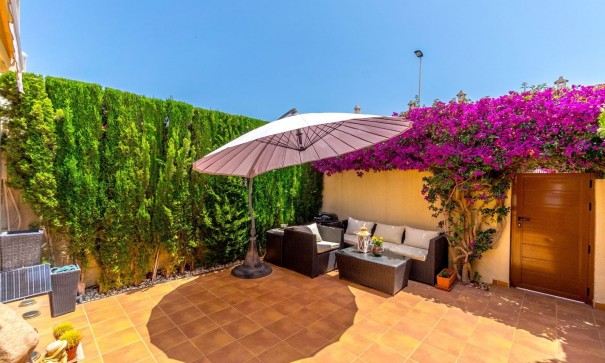 Herverkoop - Rijtjeshuis / Stadswoning -
Torrevieja - Aguas Nuevas