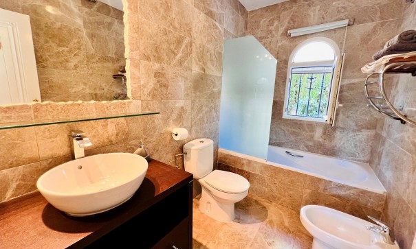 Venta - Chalet Independiente -
Orihuela Costa - Lomas de Campoamor-Las Ramblas