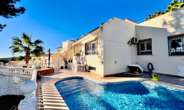 Venta - Chalet Independiente -
Orihuela Costa - Lomas de Campoamor-Las Ramblas