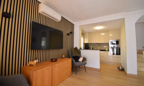 Resale - Freistehende Villa -
Orihuela Costa - Villamartin