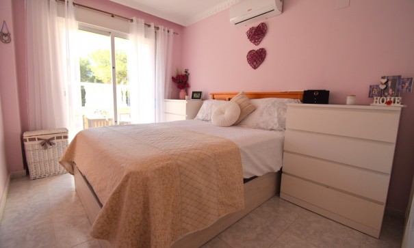 Resale - Freistehende Villa -
Orihuela Costa - Villamartin