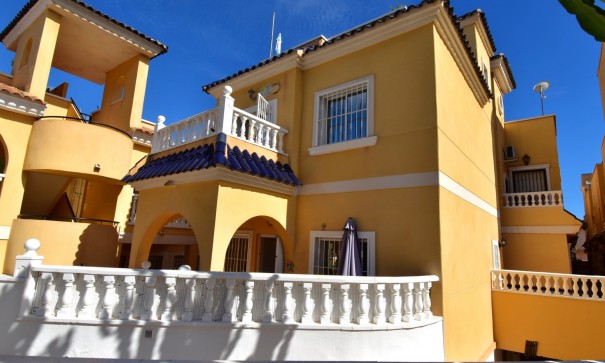 Resale - Freistehende Villa -
Orihuela Costa - Villamartin