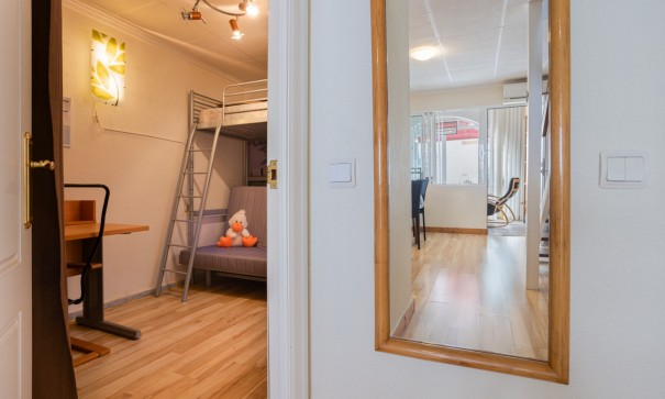 Herverkoop - Rijtjeshuis / Stadswoning -
Torrevieja - La Siesta