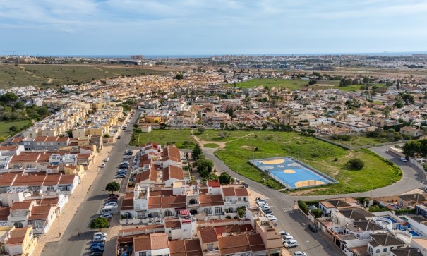 Herverkoop - Rijtjeshuis / Stadswoning -
Torrevieja - La Siesta
