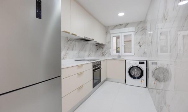 Sprzedaż - Apartament mieszkanie -
Torrevieja - Playa de los Naufragos