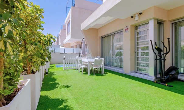 Resale - Freistehende Villa -
Pilar de la Horadada - Pueblo Latino