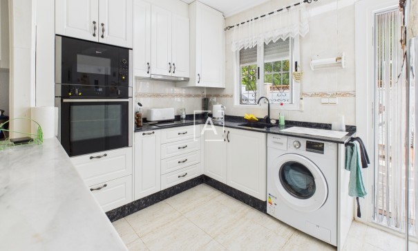 Sale - Semi Detached Villa -
Pinar de Campoverde