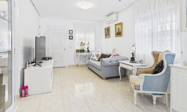 Sale - Semi Detached Villa -
Pinar de Campoverde