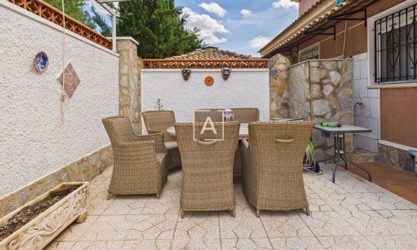 Sale - Semi Detached Villa -
Pinar de Campoverde