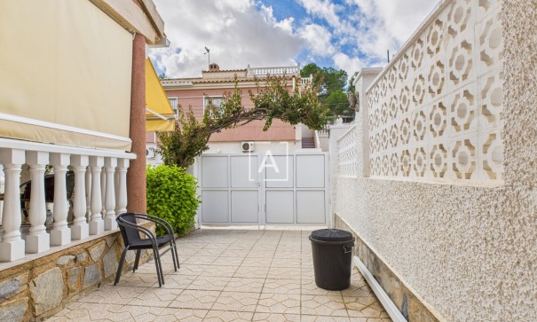 Sale - Semi Detached Villa -
Pinar de Campoverde