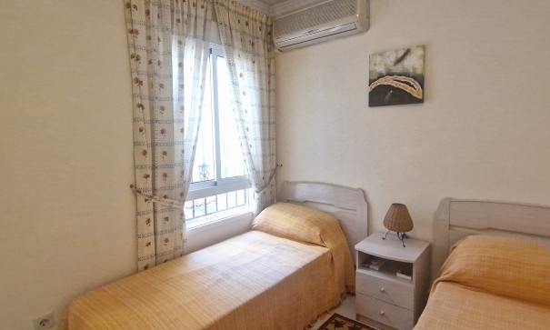 Herverkoop - Stadswoning -
Orihuela Costa