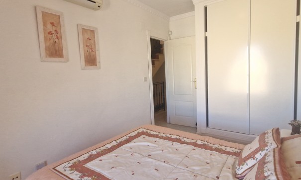 Herverkoop - Stadswoning -
Orihuela Costa