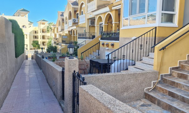 Herverkoop - Stadswoning -
Orihuela Costa