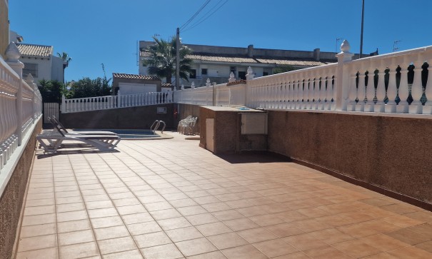 Herverkoop - Stadswoning -
Orihuela Costa