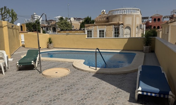 Återförsäljning - Fristående villa -
Villamartín